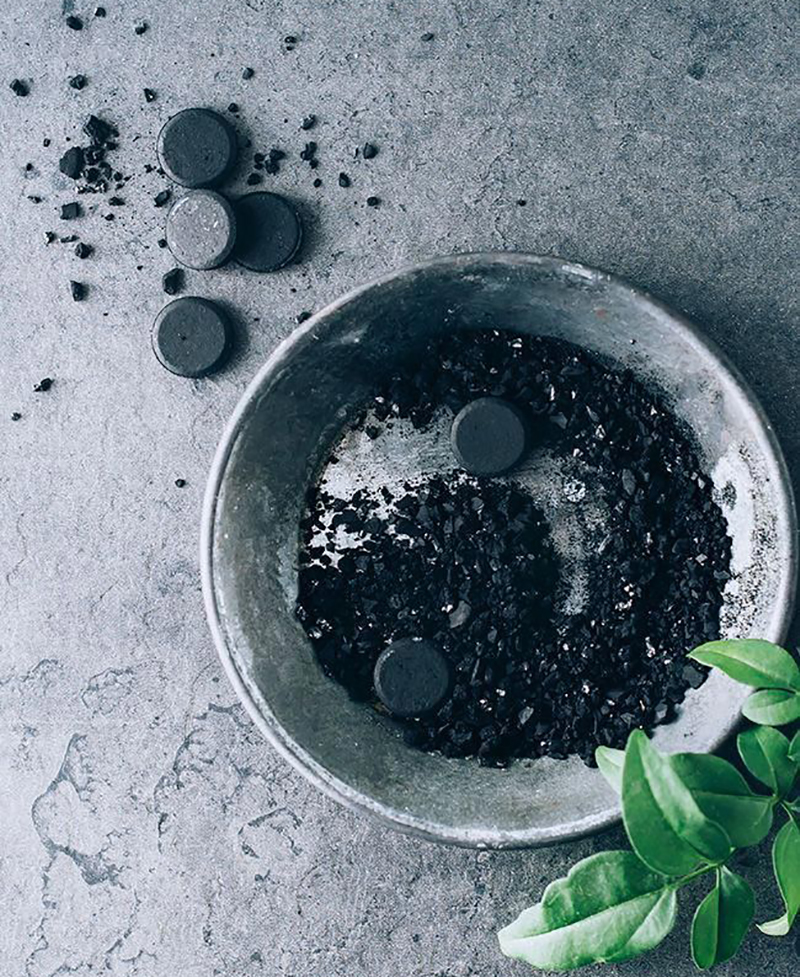 Detox làn da với Peat, thành phần đắt đỏ trong mỹ phẩm organic Okame. Than bùn tự nhiên giúp làm sạch da hiệu quả, khác biệt với than hoạt tính Charcoal.