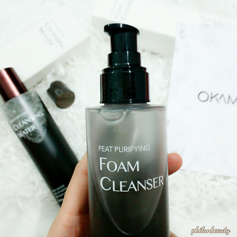 Sản phẩm rửa mặt Peat Purifying Foam Cleanser của mỹ phẩm organic Okame, giúp làm sạch da hiệu quả với thành phần than bùn tự nhiên (Peat). Bài viết tìm hiểu về lợi ích của Peat so với Charcoal trong chăm sóc da.
