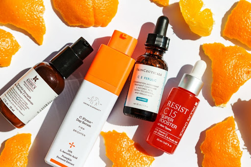 Da trắng, hết mụn và mờ thâm với 4 thành phần nên có trong skin care routine tuổi 20. Bài viết khám phá công dụng của vitamin C, hyaluronic acid, tea tree để trị mụn và chăm sóc da cơ bản cho làn da sáng khỏe, đầy sức sống.