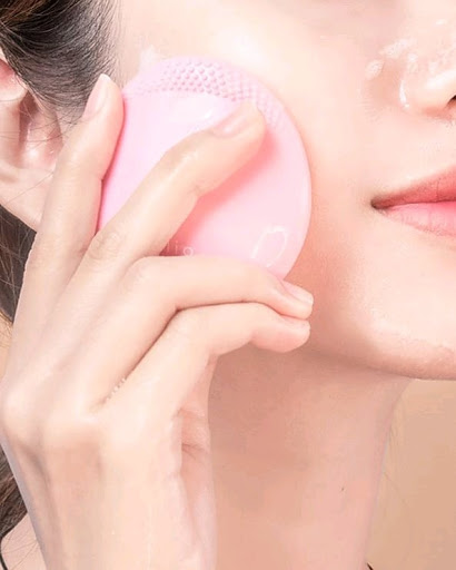 Tìm hiểu về "Skincare Diet" và cách chăm sóc da cơ bản với 5 bước tối giản. Trải nghiệm skin care routine hiệu quả, đơn giản nhưng vẫn giúp da đẹp hơn mỗi ngày!