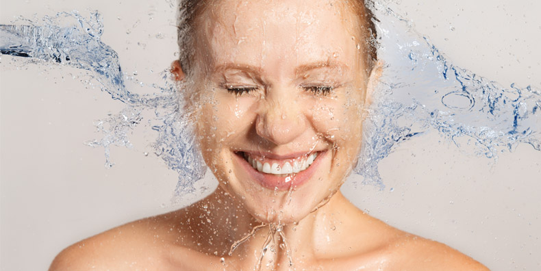 Bài viết về 4 thành phần thiết yếu trong chăm sóc da cơ bản, giúp tối ưu hóa skin care routine và cải thiện mọi vấn đề của da, đặc biệt với sản phẩm từ OKAME Skincare.