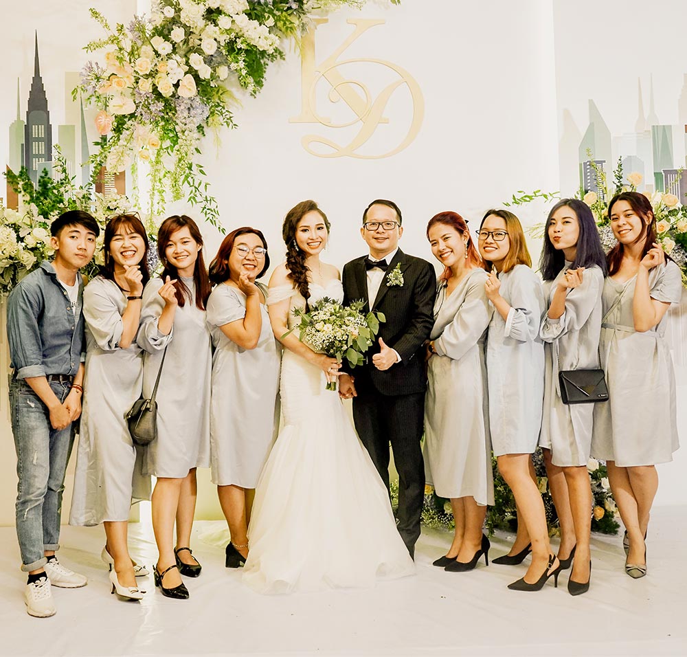 Cô dâu đẹp rạng rỡ trong ngày cưới cùng đội ngũ Lynh Thùy Wedding Team, mang đến vẻ đẹp hoàn hảo cho từng khoảnh khắc. Bài viết chia sẻ những câu chuyện từ những người yêu cái đẹp.