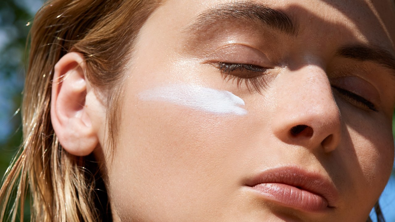 Bài viết về chăm sóc da mụn hướng dẫn cách làm sạch và chăm sóc da cơ bản với skin care routine 5 bước đơn giản, giúp hết mụn và mờ thâm nhanh chóng.