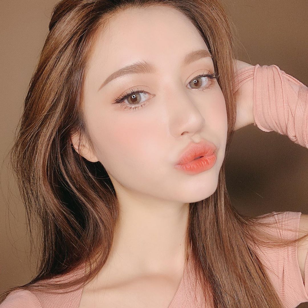Trang điểm đơn giản cho ngày tựu trường với 6 hướng dẫn trang điểm dễ dàng giúp cô nàng xinh đẹp và tự tin trong ngày khai giảng. Tham khảo ngay để trở thành tâm điểm chú ý!