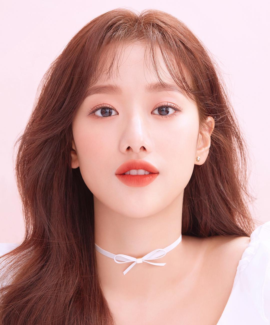 Bài viết "Back to school makeup" giới thiệu 6 hướng dẫn trang điểm đơn giản giúp bạn trở nên xinh đẹp hơn trong ngày khai giảng. Khám phá ngay để có phong cách trang điểm đến trường tuyệt vời!