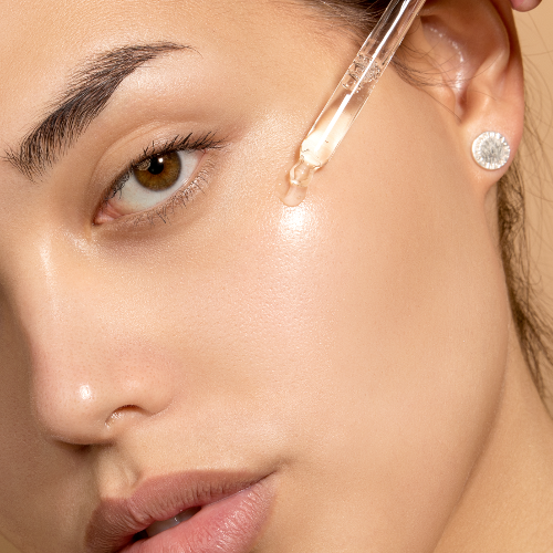 Bài viết 'Bỏ túi' 5 mẹo trong skin care routine xóa nỗi ám ảnh “da bóng dầu” cho nàng, chia sẻ cách chăm sóc da dầu hiệu quả, bí quyết chăm sóc da cơ bản và kiểm soát lượng dầu.