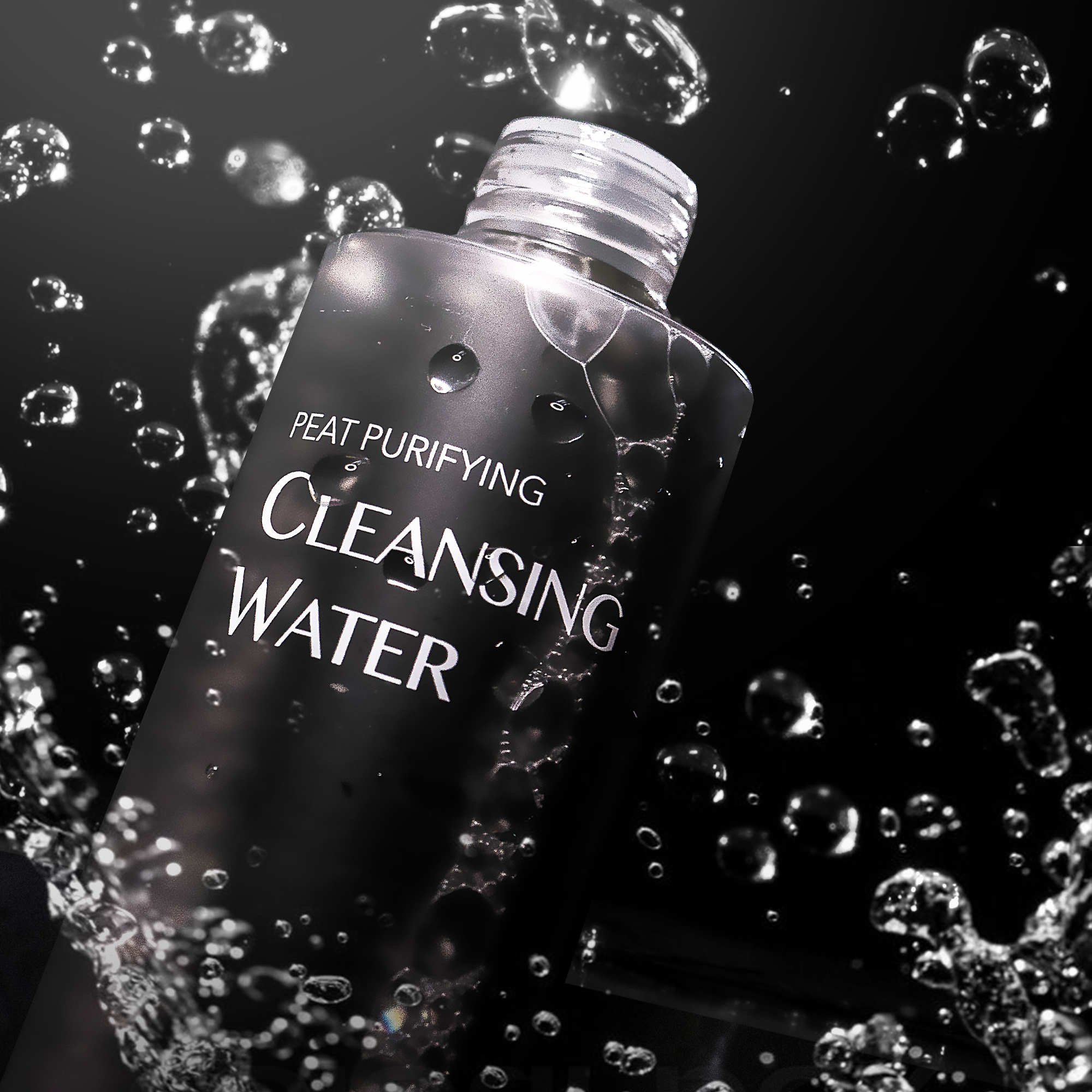 Sản phẩm Cleansing Water đang được sử dụng trong quy trình dưỡng da, cung cấp sự sạch sẽ và tươi mới cho làn da. Bài viết chia sẻ cách chăm sóc da cơ bản và tiết kiệm cho sinh viên.