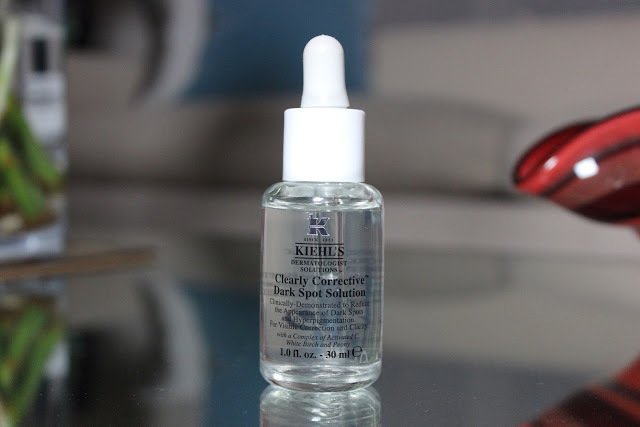 Dầu dưỡng làm sáng da Kiehl's Clearly Corrective Dark Spot Solution, sản phẩm hỗ trợ trị thâm và sẹo mụn hiệu quả. Được chiết xuất từ các thành phần tự nhiên, giúp làm mờ đốm nâu, ngăn ngừa hình thành melanin và kích thích sản sinh collagen.
