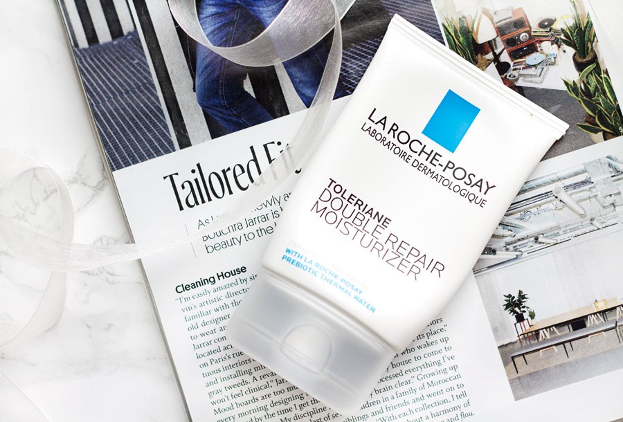Điểm danh sản phẩm dưỡng ẩm Toleriane Double Repair Moisturizer từ La Roche-Posay trong quy trình dưỡng da cơ bản, được ưa chuộng bởi nhiều biên tập viên làm đẹp nổi tiếng, nhấn mạnh chất lượng tuyệt vời của sản phẩm.