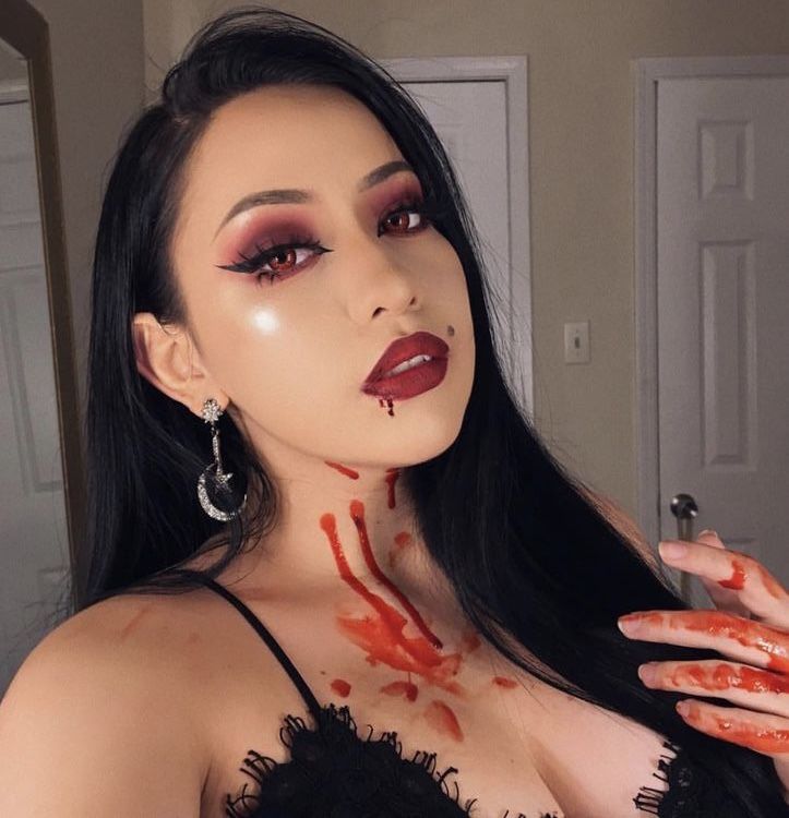 Hóa trang ấn tượng cho Halloween với layout đẹp mắt. Bài viết gợi ý cách trang điểm và tạo hình độc đáo để bạn nổi bật trong mùa lễ hội này.