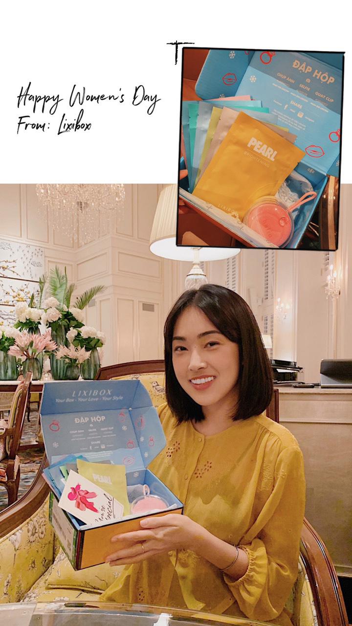 Misoa vui vẻ bên hộp quà mỹ phẩm từ Lixibox, thể hiện khoảnh khắc đập hộp độc đáo trong dịp 20/10 cùng vô vàn sản phẩm làm đẹp xinh xắn, mang lại cảm giác hạnh phúc cho phái đẹp.