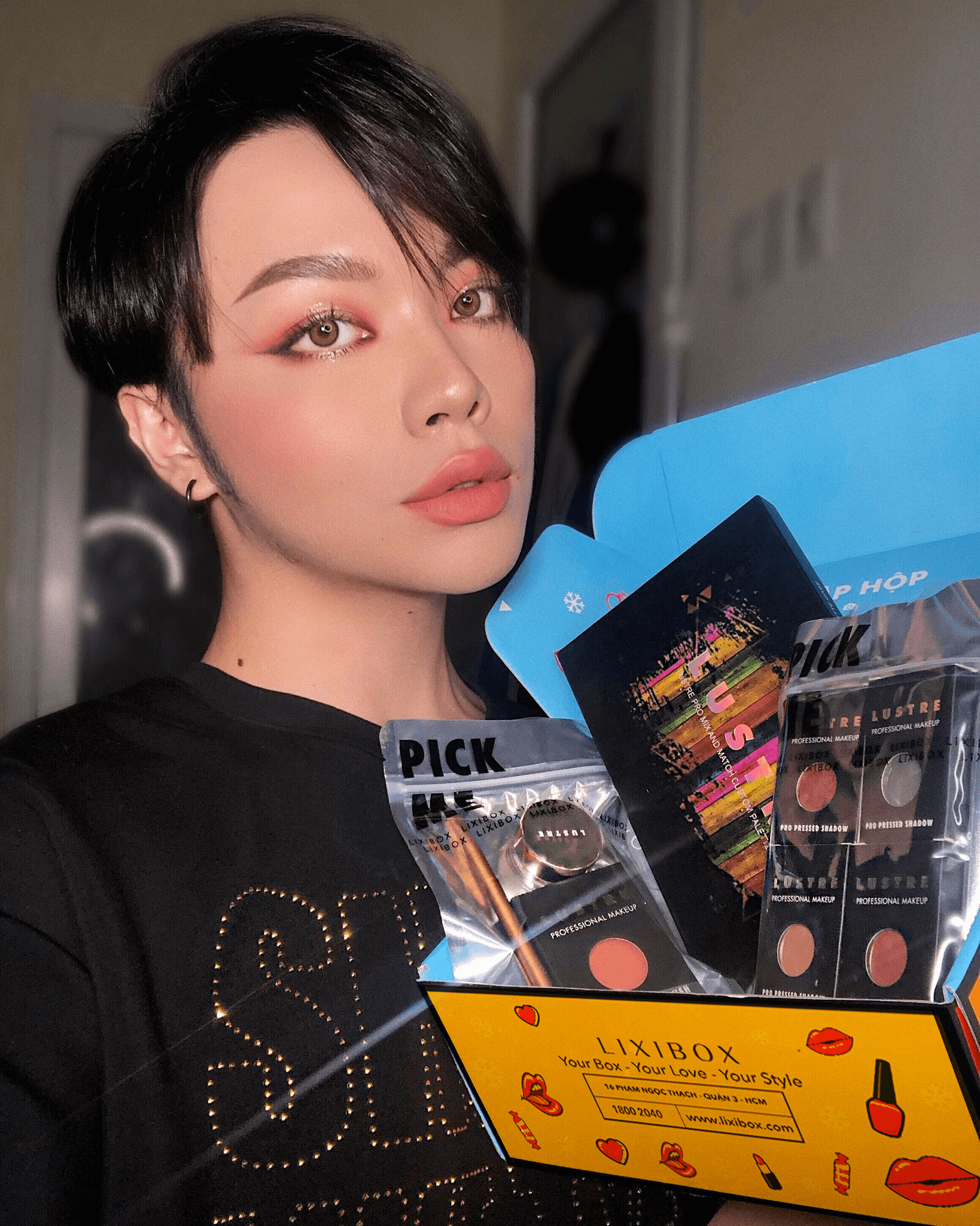 Điểm danh các hot girl Misoa, Vân Miu, Lưu Thanh Xuân cùng hàng triệu cô gái hào hứng mở hộp quà mỹ phẩm trong dịp 20/10, trải nghiệm phút giây vui vẻ với sản phẩm từ Lixibox.