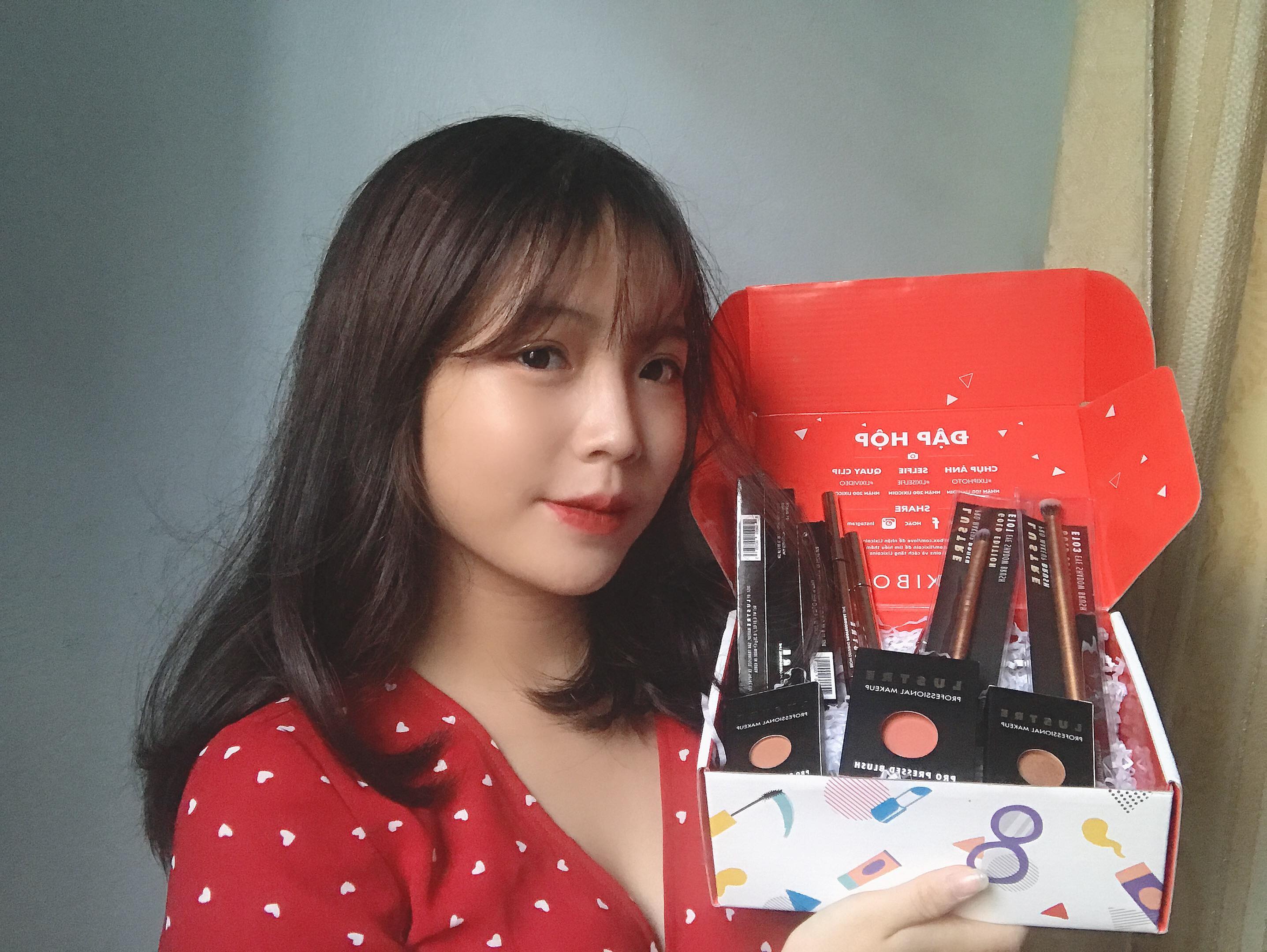 Điểm danh các hot girl đập hộp Beauty Box xinh xắn vào dịp 20/10. Misoa, Vân Miu và Lưu Thanh Xuân cùng nhau tận hưởng giây phút mở quà mỹ phẩm tuyệt đẹp, tỏa sáng hạnh phúc ngày đặc biệt.