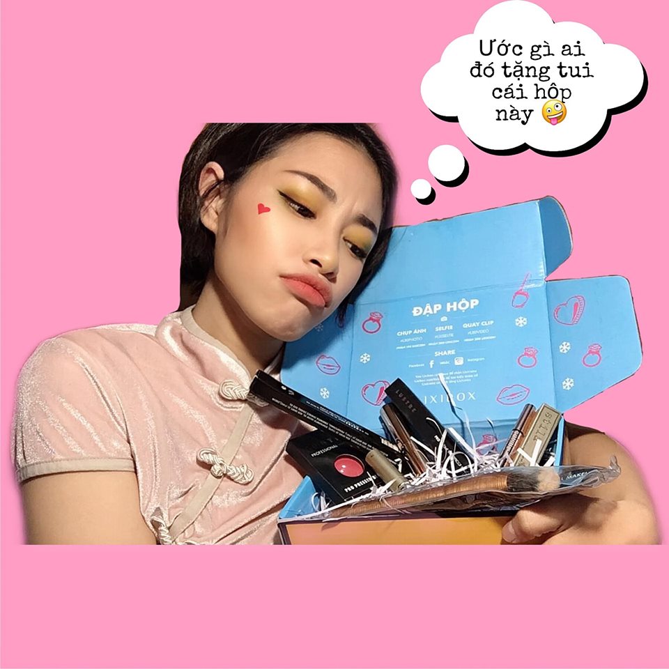 Điểm danh các hot girl đập hộp Beauty Box siêu hoành tráng dịp 20/10. Misoa, Vân Miu, Lưu Thanh Xuân cùng nhiều cô gái phấn khích với hộp quà mỹ phẩm xinh xắn, mang đến khoảnh khắc vui vẻ và ấn tượng.