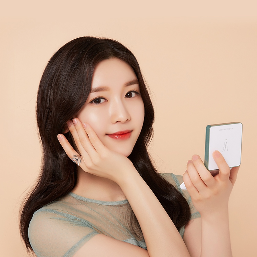 Bài viết "Để mị nói cho mà nghe" khám phá các loại kem nền như Foundation, BB Cream và CC Cream, giúp bạn tạo nên lớp trang điểm tự nhiên hoàn hảo. Tìm hiểu cách trang điểm đơn giản và đẹp lung linh cùng Lixibox.
