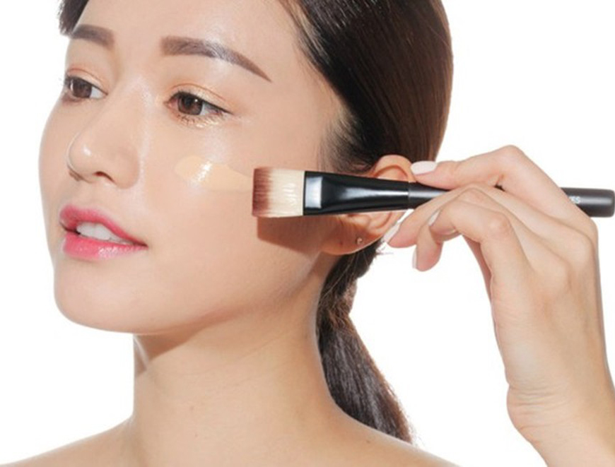 Hướng dẫn trang điểm tự nhiên với lớp nền hoàn hảo, tìm hiểu về các loại kem nền như Foundation, BB Cream, CC Cream, Tension và Tinted Moisturizer giúp bạn có vẻ đẹp lung linh và tự nhiên.