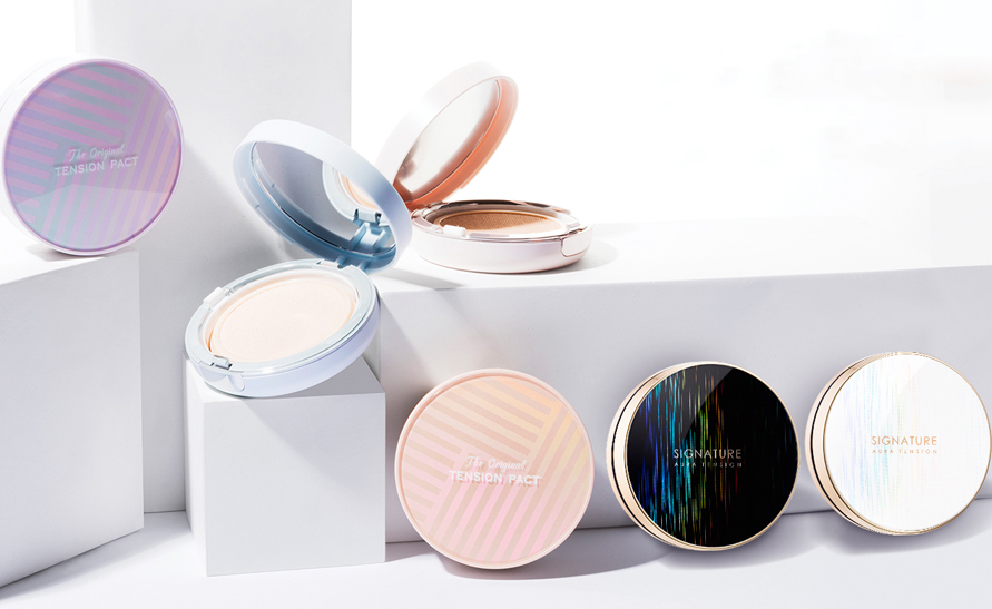 Bộ sản phẩm kem nền, BB Cream và CC Cream được bày trí đẹp mắt để giúp bạn trang điểm tự nhiên hoàn hảo. Tìm hiểu cách chọn sản phẩm phù hợp cho phong cách trang điểm đơn giản đến cầu kỳ.