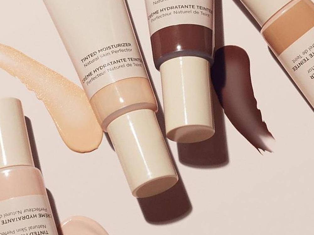 Kem nền, BB Cream, CC Cream và Tinted Moisturizer là những sản phẩm quan trọng trong trang điểm tự nhiên. Hiểu rõ các loại kem này giúp bạn có lớp nền hoàn hảo cho mọi phong cách trang điểm.