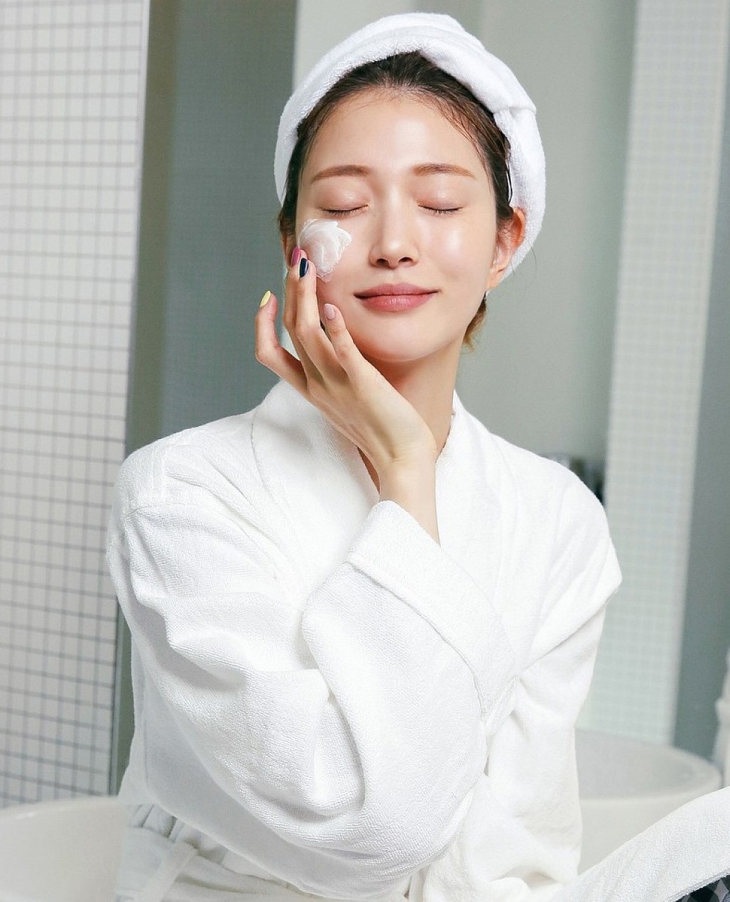 Bài viết về mặt nạ ngủ phục hồi da, giúp lấy lại làn da mềm mại và ẩm mượt sau một ngày đeo khẩu trang, là một phần quan trọng trong quy trình dưỡng da cơ bản. Khám phá 4 sản phẩm nổi bật cùng Lixibox.
