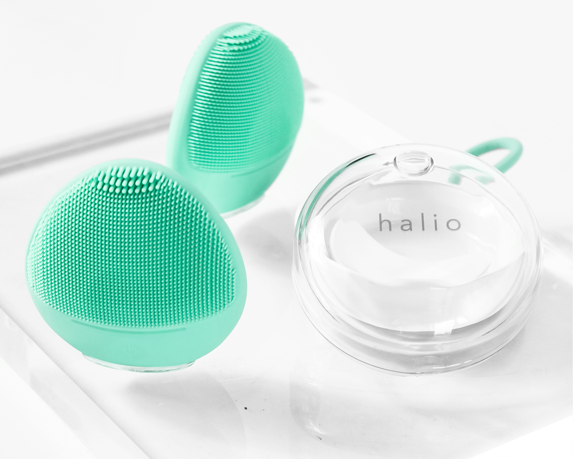 Bộ quà tặng tuyệt vời cho ngày lễ tình nhân với sản phẩm Halio, kết hợp cùng GWP từ Lixibox. Khám phá ngay danh sách quà tặng mà các cô nàng yêu thích nhất trong mùa Valentine này và thưởng thức ưu đãi cực hấp dẫn!