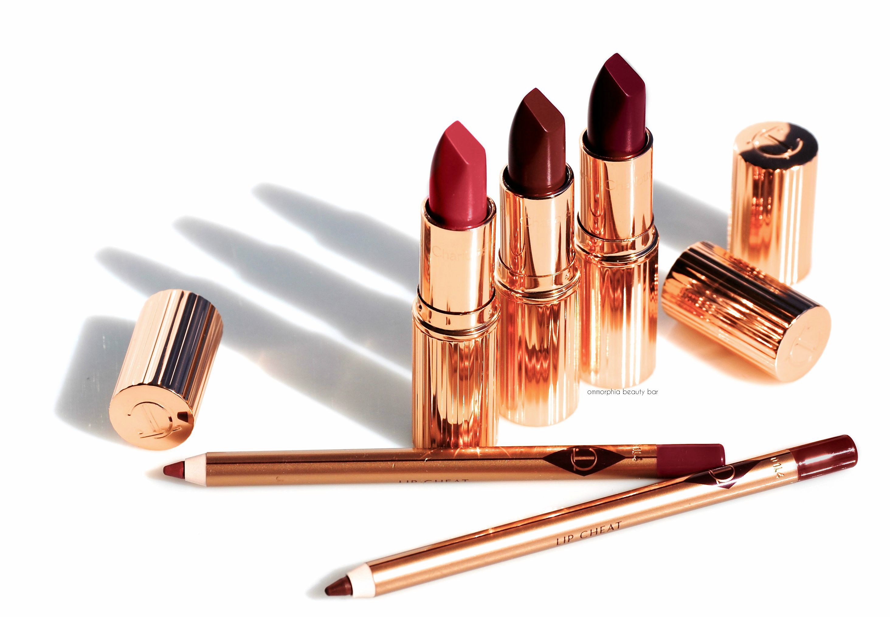 Top 5 son môi hot nhất mùa lễ hội cuối năm từ Lixibox. Sản phẩm làm nổi bật nét quyến rũ của đôi môi, giúp bạn tỏa sáng trong những dịp đặc biệt. Chọn lựa son môi lý tưởng cho diện mạo rực rỡ, xinh đẹp trong dịp lễ.