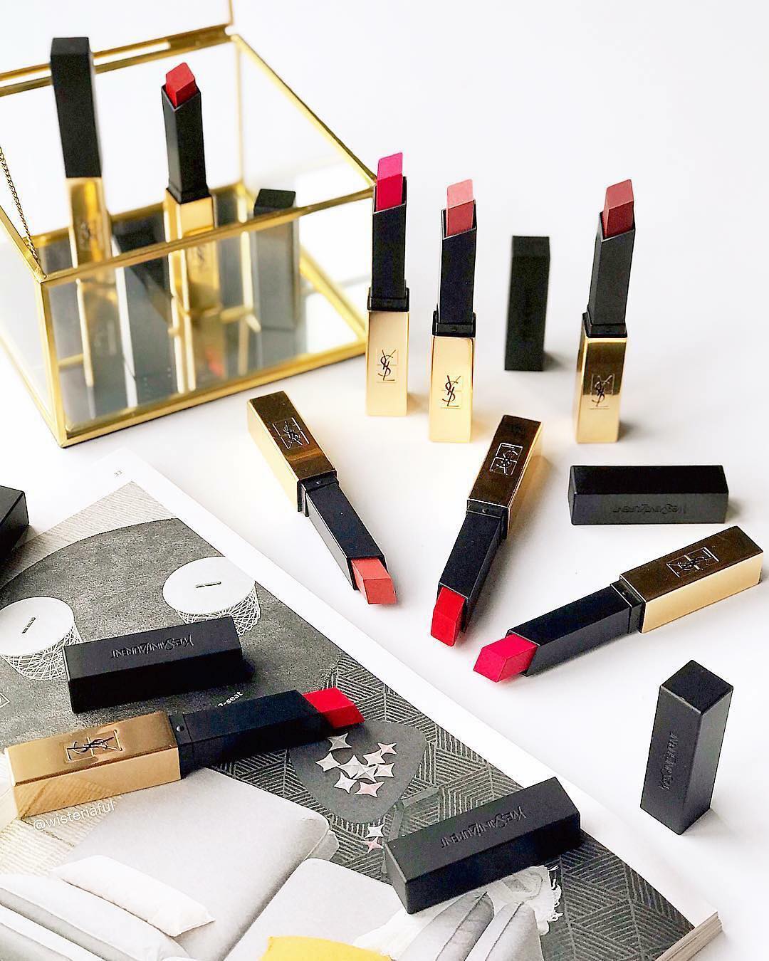 Bài viết "BEST CHOICE 2019: Top 5 son môi hot nhất mùa lễ hội cuối năm" từ Lixibox giới thiệu các thỏi son môi đẹp và quyến rũ, giúp bạn tỏa sáng cho những dịp lễ hội quan trọng.