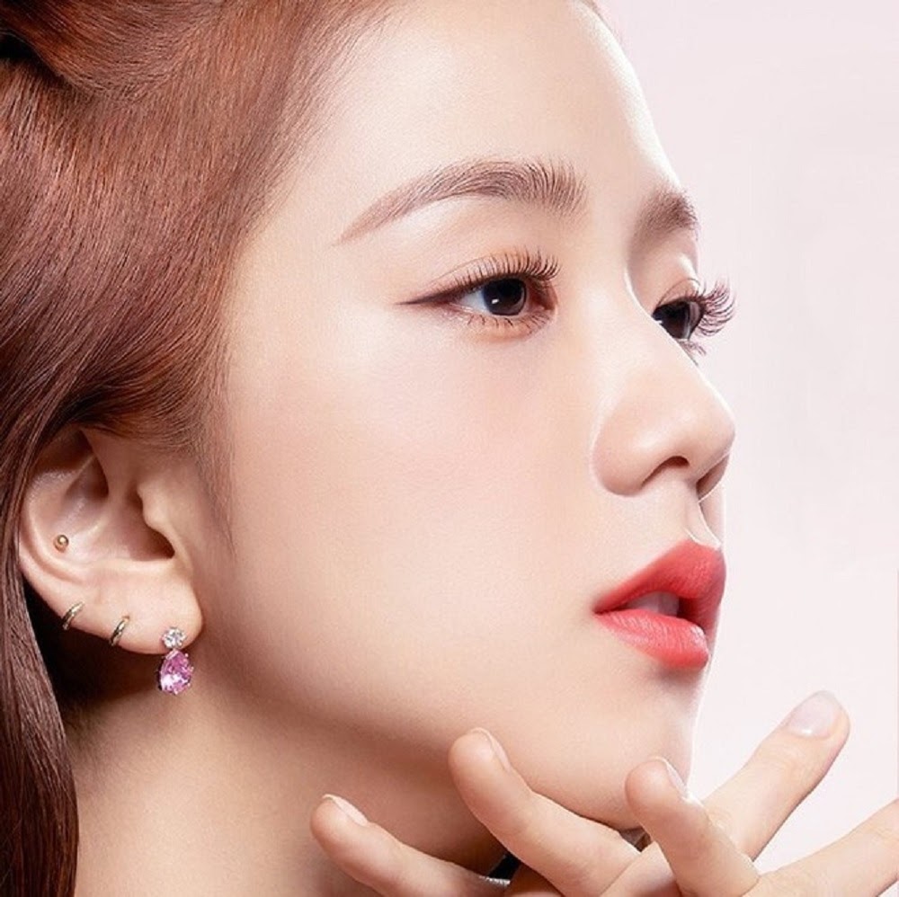 Gợi ý các kiểu trang điểm tự nhiên nâng tầm nhan sắc cho ngày Tết. Khám phá những bí quyết giúp bạn luôn xinh đẹp, tự tin và nổi bật trong các bữa tiệc cùng bạn bè và gia đình.