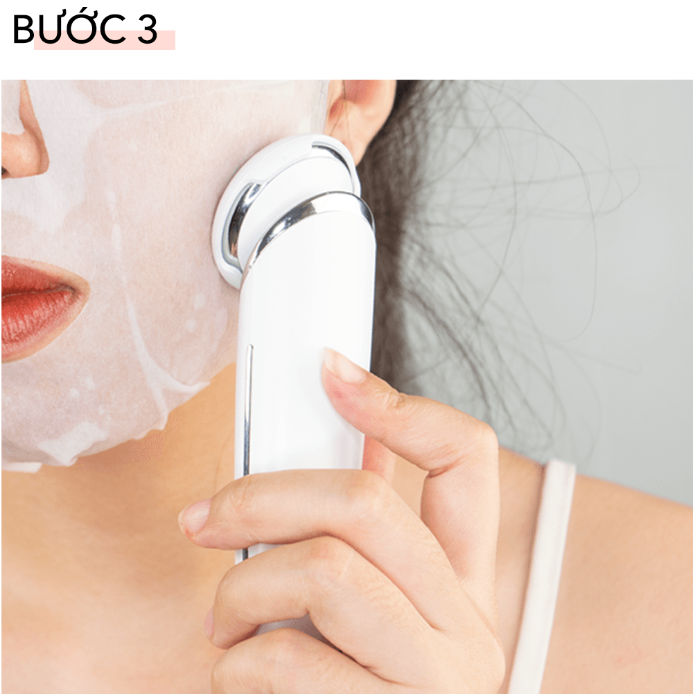 Bước 3 trong quy trình dưỡng da, sử dụng máy đẩy tinh chất Halio Ion để tăng cường hiệu quả của serum. Khám phá 5 lý do bạn nên đầu tư vào máy đẩy tinh chất dưỡng trắng Halio. Thương hiệu Halio tại Việt Nam mang lại làn da mịn màng.