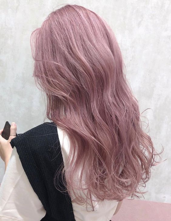 Màu tóc nhuộm tim lilac nổi bật, thể hiện xu hướng tóc hot cho mùa hè 2020. Gợi ý cho những ai muốn sở hữu vẻ ngoài trẻ trung và năng động.