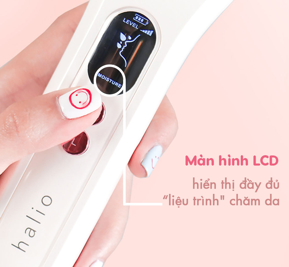 Màn hình LCD của máy đẩy tinh chất Halio hiển thị mức độ độ ẩm, cho bạn trải nghiệm chăm sóc da hoàn hảo. Khám phá sự khác biệt giữa Halio Ion và Halio Ion Hot & Cool để chọn lựa sản phẩm phù hợp cho làn da.