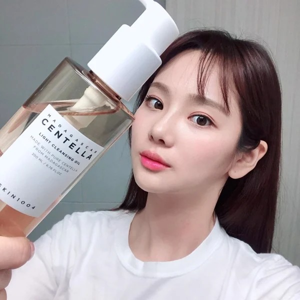 3 tiêu chuẩn lựa chọn tẩy trang cho da nhạy cảm. Nóng, rát, nổi mụn, và da nổi mẩn đỏ. Lựa chọn sản phẩm tẩy trang phù hợp giúp da không còn mẩn đỏ.