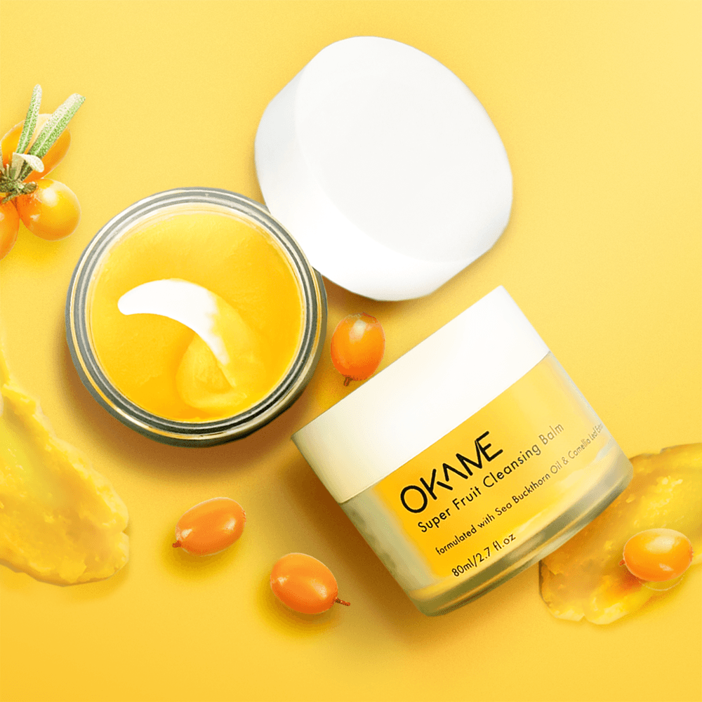 Sáp tẩy trang vàng tươi OKAME Super Fruit giúp tẩy sạch lớp trang điểm hiệu quả, trở thành lựa chọn hàng đầu cho những ai yêu thích skincare như Jenn Im. Khám phá cách dùng sáp tẩy trang dễ dàng và tiện lợi.