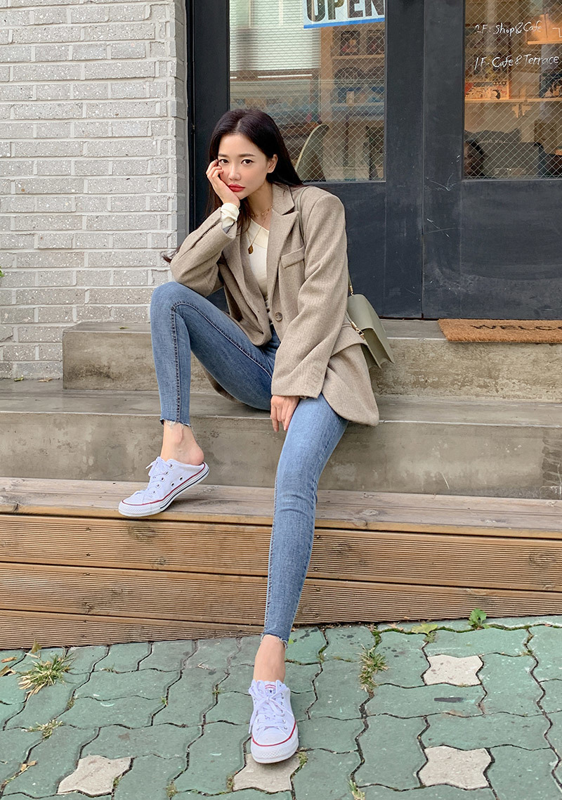 Gợi ý chỉn chu và thời thượng cho mùa thu: 6 item không thể thiếu như áo blazer, son dưỡng môi, và nước hoa để nâng cấp gu thời trang và phong cách makeup mùa thu của bạn.