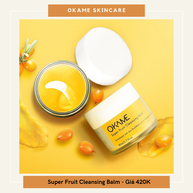 Sản phẩm Super Fruit Cleansing Balm của OKAME với màu vàng rực rỡ, đóng trong hũ cùng các thành phần tự nhiên nổi bật, mang lại hiệu quả dưỡng trắng da. Giá chỉ 420K, lý tưởng cho các bạn yêu thích skincare và muốn có làn da trắng hồng chỉ trong 2 tuần.