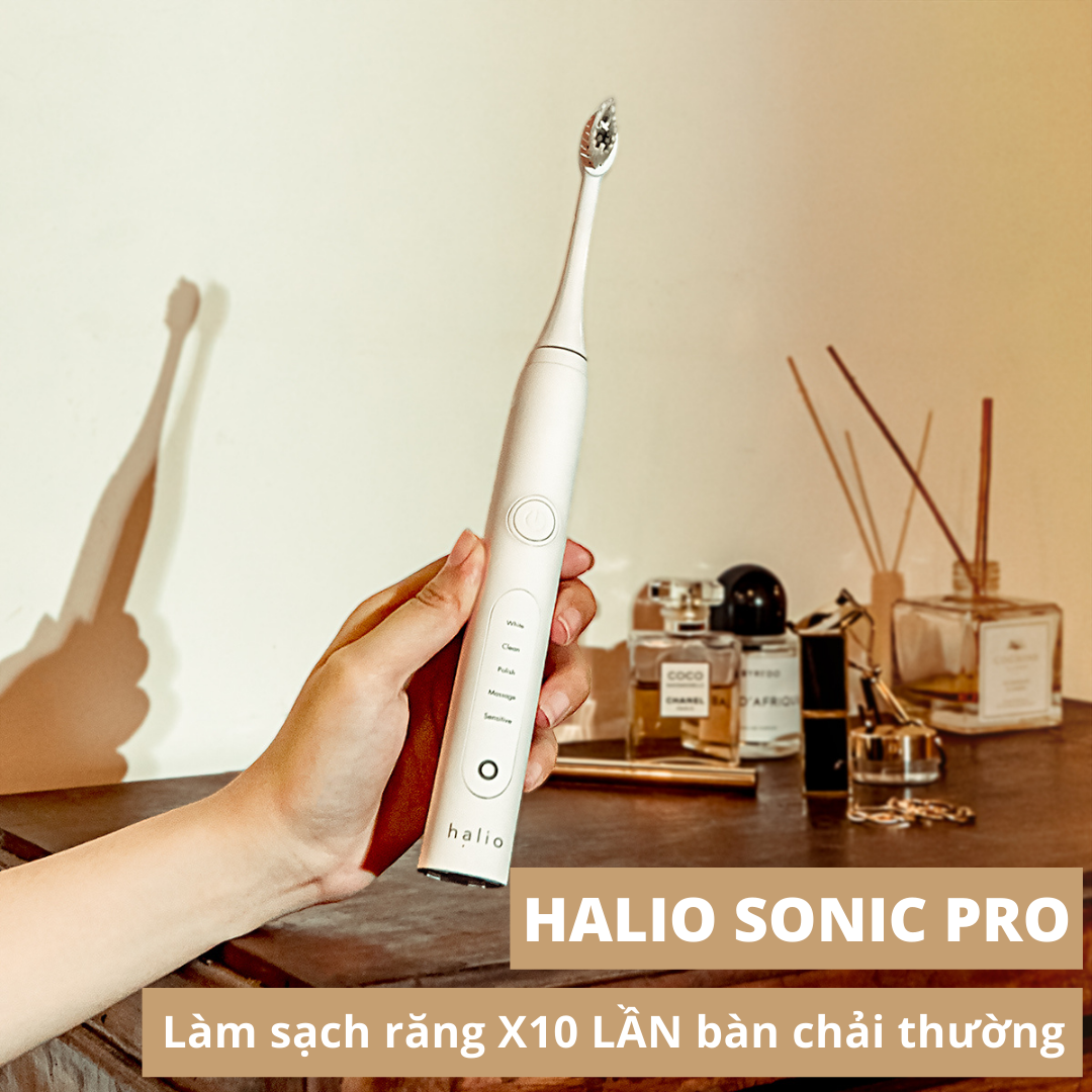 Bàn chải điện Halio Sonic Pro giúp làm sạch răng hiệu quả gấp 10 lần so với bàn chải thường, là sản phẩm không thể thiếu cho quá trình chăm sóc răng miệng trong niềng răng.