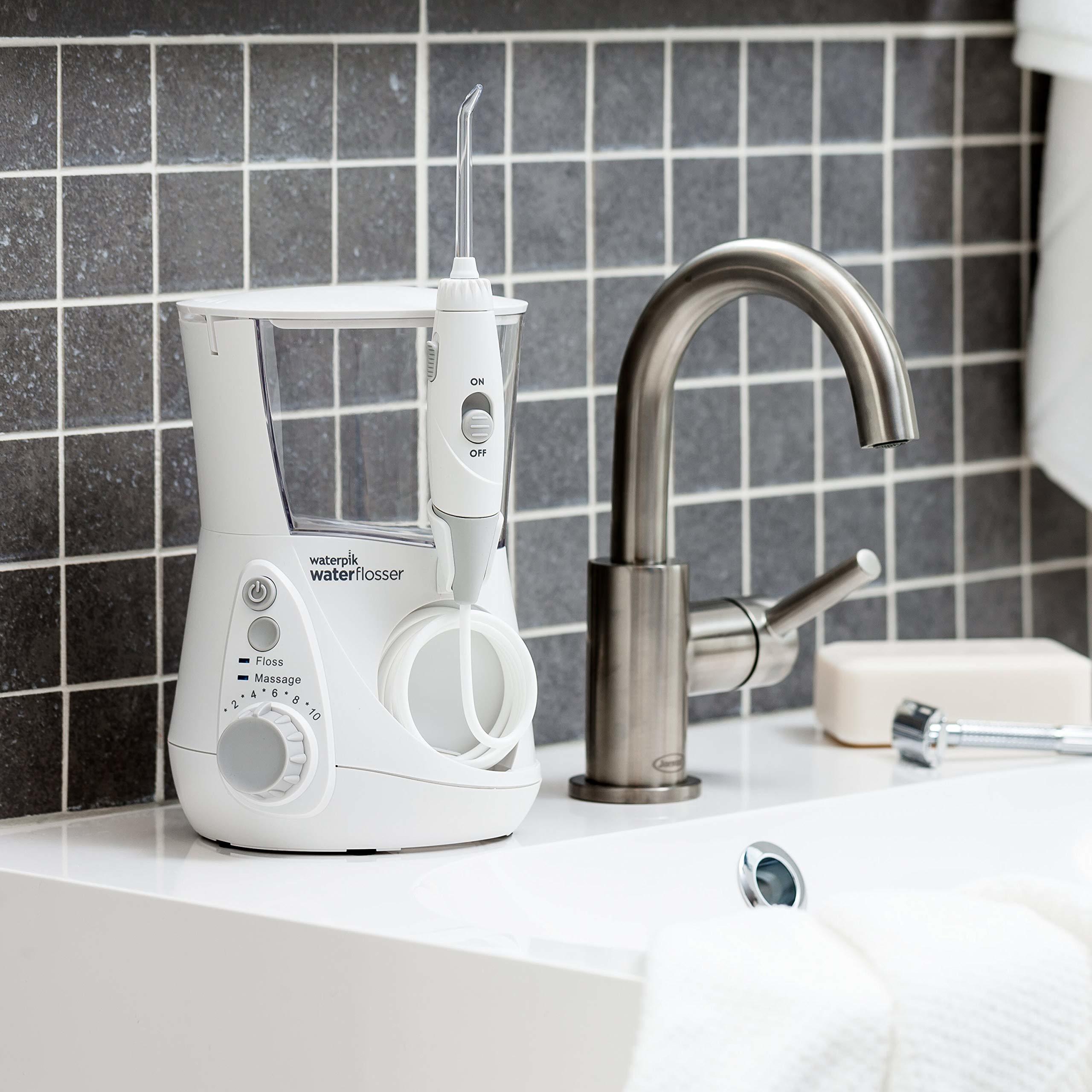 Máy tăm nước Waterpik giúp làm sạch răng miệng hiệu quả cho người niềng răng. Đây là sản phẩm cần thiết để chăm sóc răng niềng, giúp loại bỏ thức ăn thừa và cải thiện sức khỏe răng miệng. Sản phẩm này hỗ trợ làm trắng răng và dễ sử dụng hàng ngày.