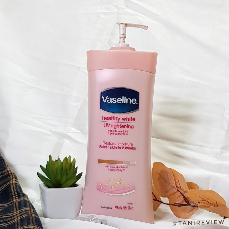 Vaseline Healthy White UV Lightening body lotion, 750ml, chứa vitamin B3 và bộ ba tia UV, giúp phục hồi độ ẩm và làm sáng da trong 2 tuần. Khám phá 4 loại sữa dưỡng thể hiệu quả dưới 150k giúp bạn có làn da trắng mịn.