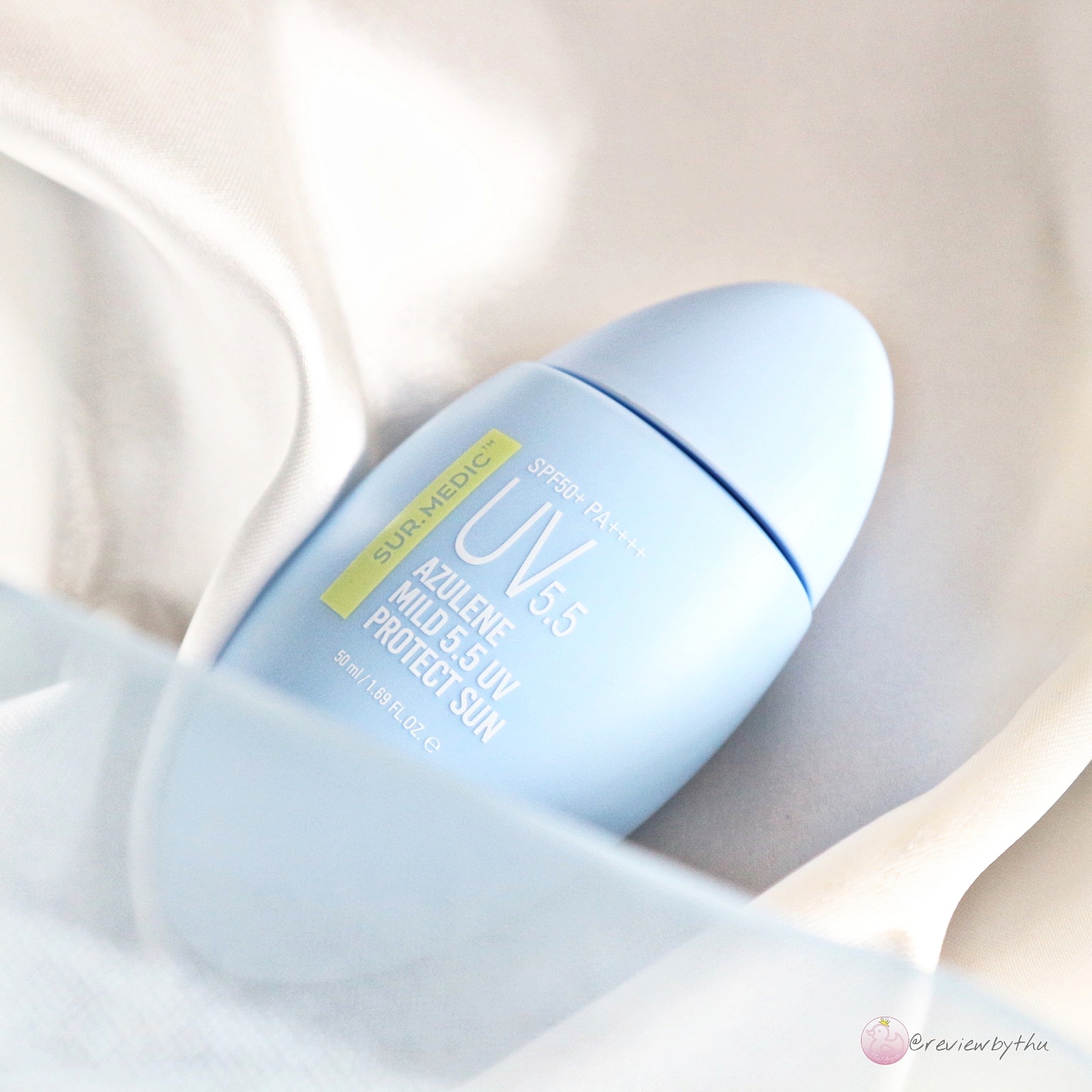 Kem chống nắng Sur.Medic UV 5.5 Azulene Mild 55 UV Protect Sun, SPF50+ PA+++, giúp làm sáng da và êm dịu cho da hỗn hợp thiên dầu. Giá thành hợp lý, hiệu quả chống nắng cao.