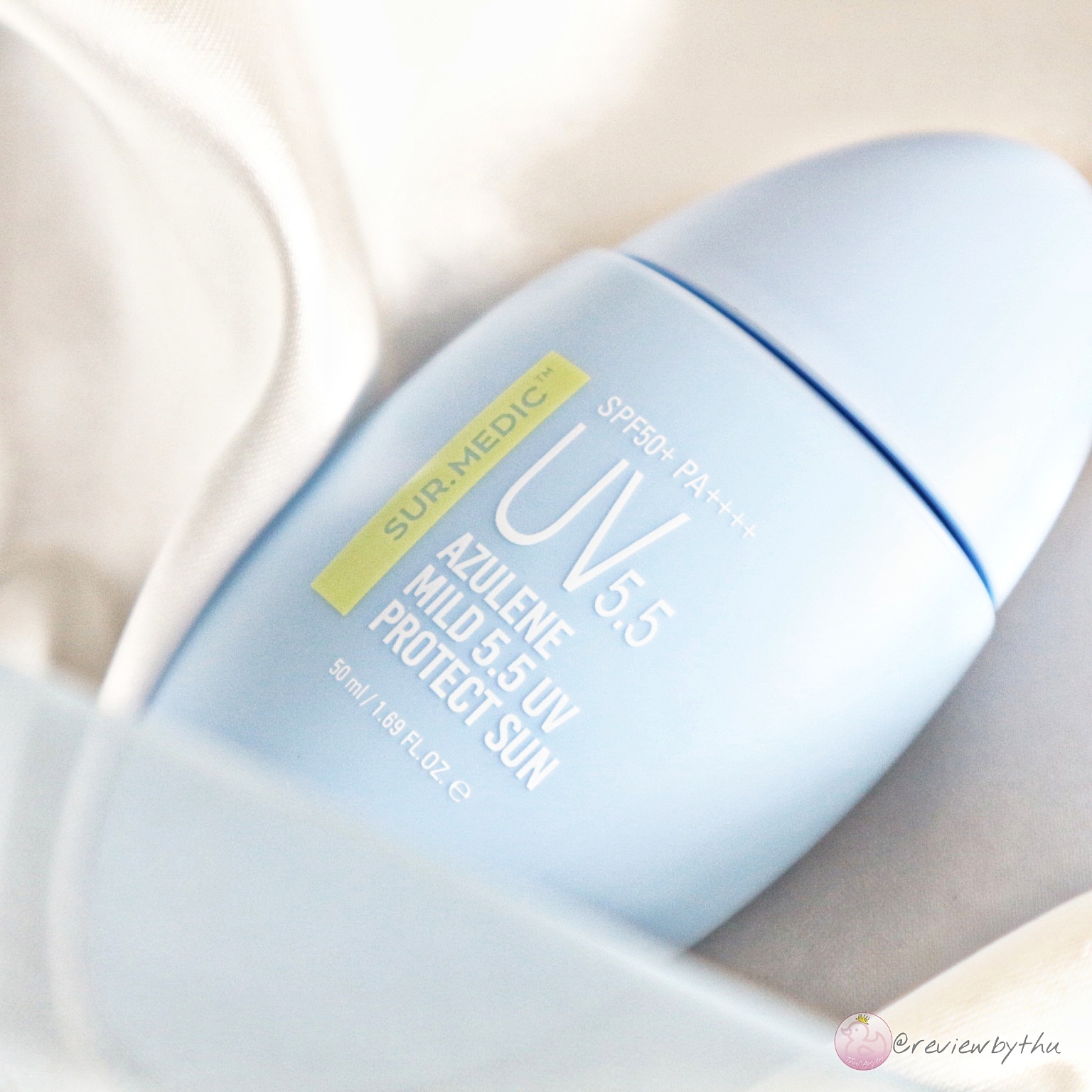 Kem chống nắng Sur.Medic UV 5.5 với chỉ số SPF50+ PA++++, phù hợp cho da hỗn hợp thiên dầu, mang lại hiệu quả chống nắng tốt và làm sáng da, êm dịu, giá chưa đến 210k.