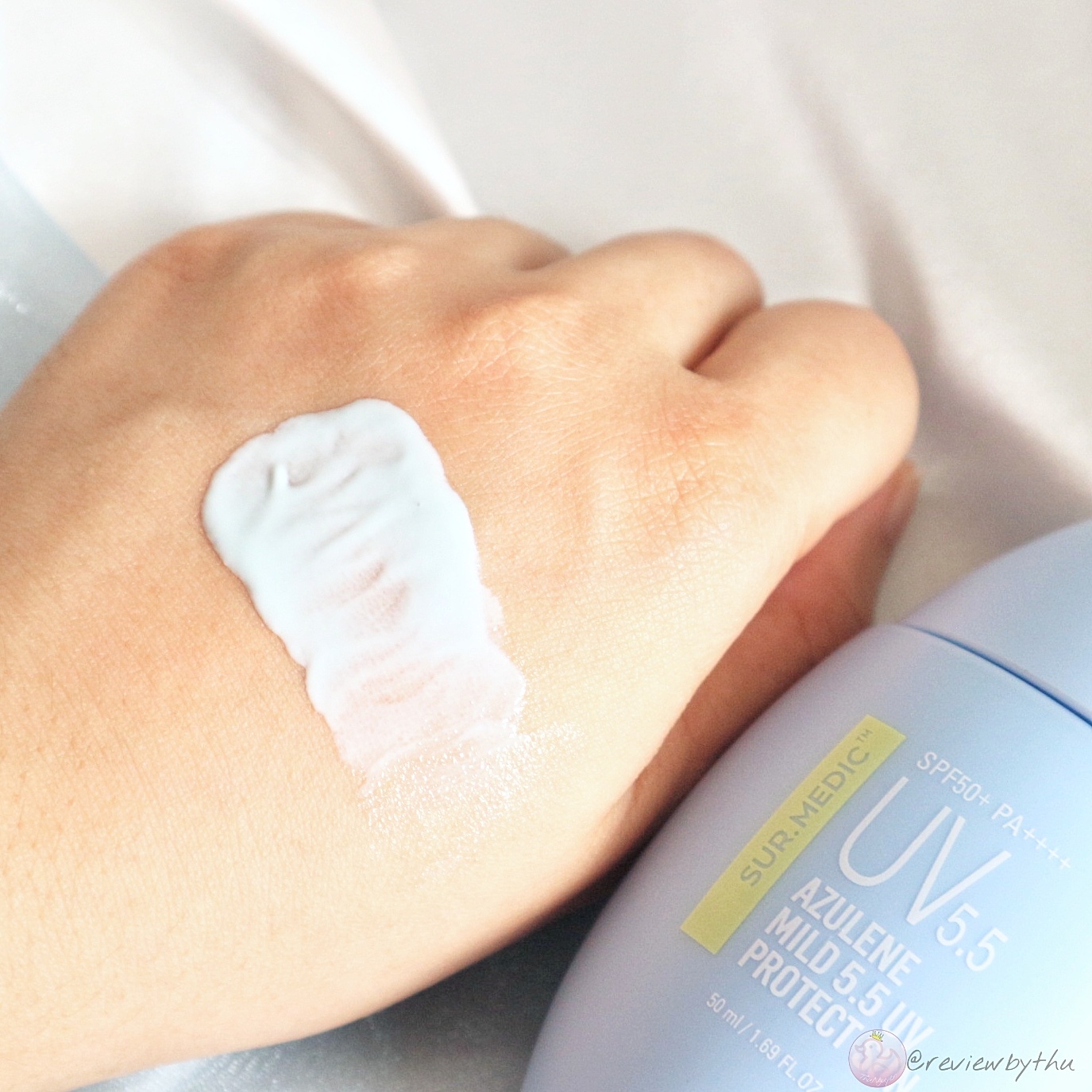 Kem chống nắng Sur.Medic UV 5.5 đem lại làn da sáng bóng, êm dịu cho da hỗn hợp thiên dầu. Dùng kem chống nắng này không những bảo vệ da mà còn giúp da tự nhiên, với giá chỉ dưới 210k.