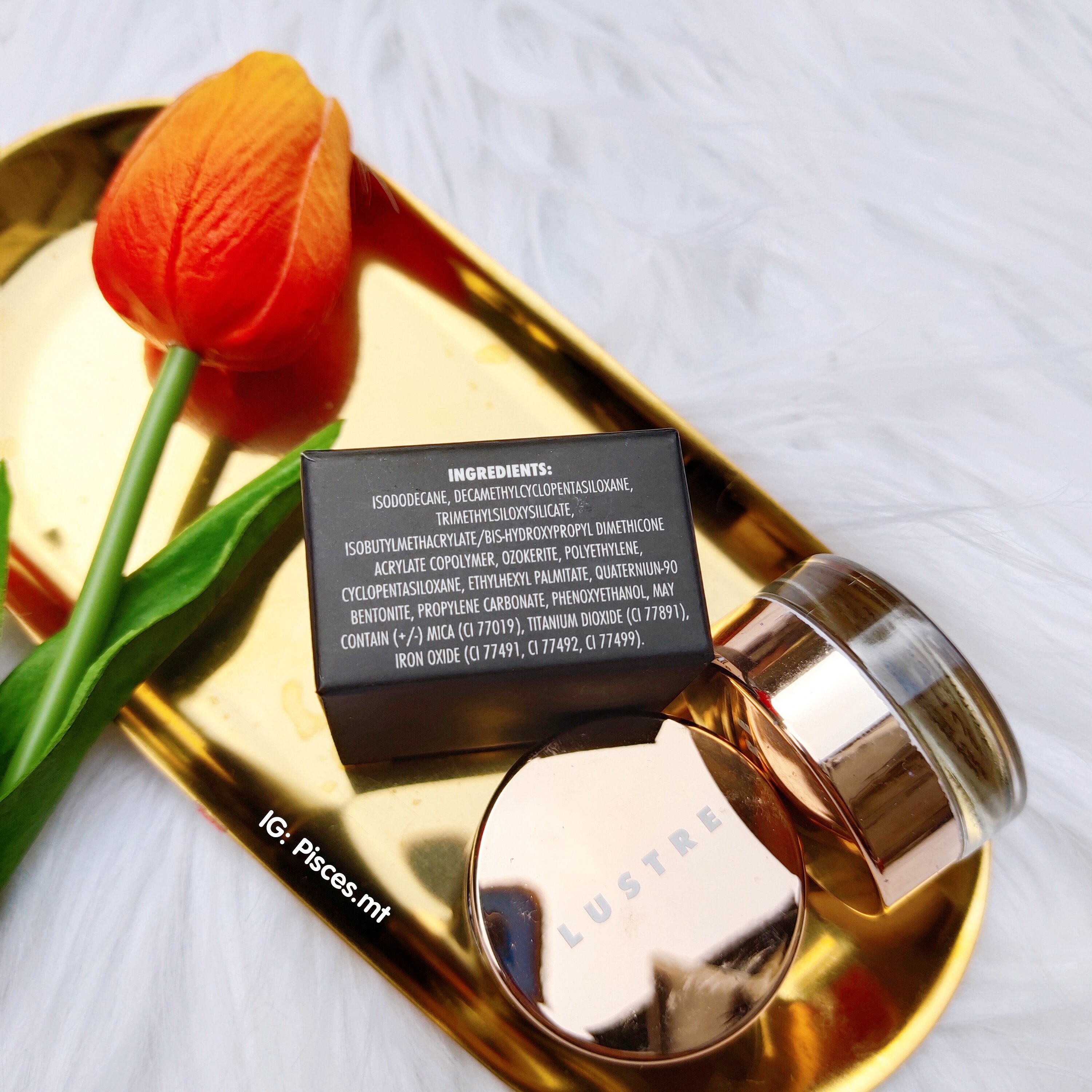 Gel kẻ mày Lustre Brow Pomade Professional Line giúp tạo dáng chân mày hoàn hảo, lý tưởng cho các cô nàng yêu thích trang điểm. LUSTRE như một lựa chọn tuyệt vời cho những ai tìm kiếm sản phẩm kẻ chân mày lâu trôi, chất lượng cao.