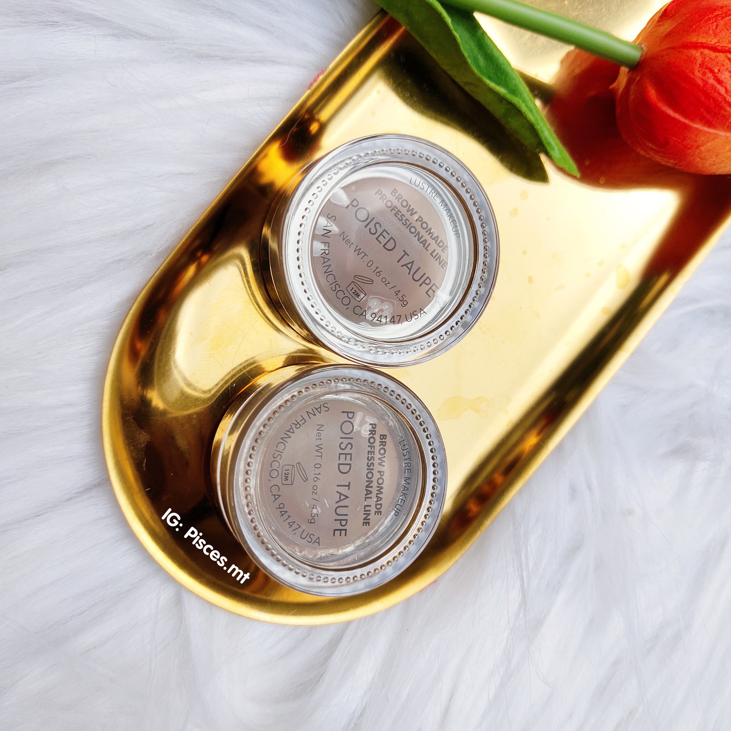 Gel kẻ chân mày Lustre Brow Pomade Professional Line với màu Poised Taupe, sản phẩm yêu thích của cô nàng mê makeup. Lustre mang đến trải nghiệm kẻ mày hoàn hảo, bền màu, chất gel mịn màng, phù hợp cho các bạn muốn có chân mày tự nhiên, đẹp tựa như hoạt hình.