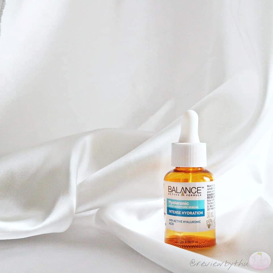 Serum cấp ẩm Balance với thành phần chính là hyaluronic acid, giúp cung cấp độ ẩm cho da hiệu quả, giá dưới 150k, thích hợp cho mùa hè để dữ ẩm, tránh tình trạng da nhăn và mụn.