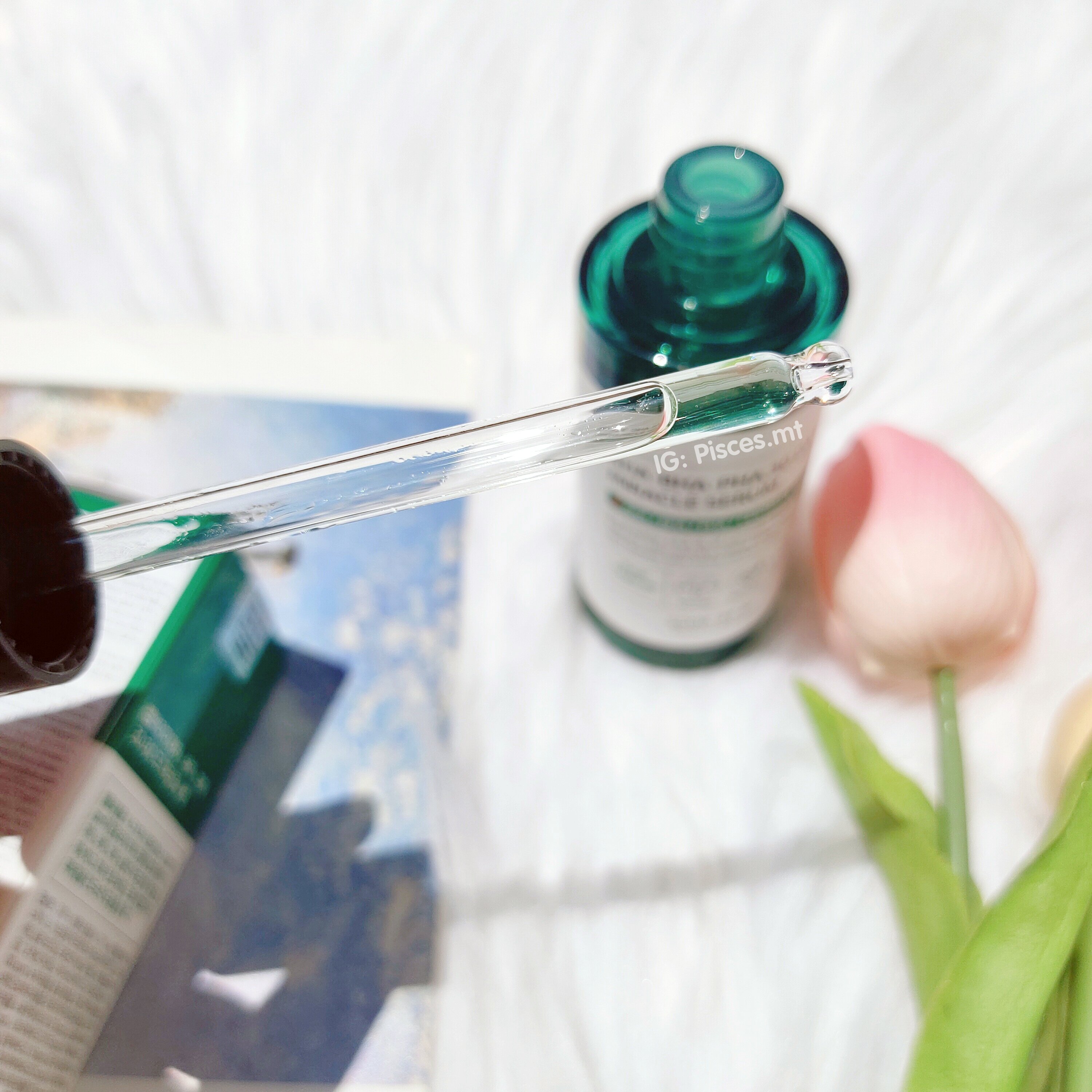 Serum AHA-BHA-PHA 30 Days Miracle của Some By Mi, giúp trị mụn ẩn hiệu quả hơn spa, với thành phần chiết xuất Tea tree, mang lại làn da sạch sẽ và mịn màng, phù hợp cho hội mê làm đẹp Việt.