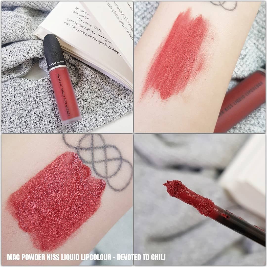 Son môi MAC Powder Kiss Liquid Lipcolour màu Devoted to Chili, giúp bạn có đôi môi đỏ gợi cảm như HyunA. Bài viết review sản phẩm son lì nổi tiếng, phù hợp với ai yêu thích makeup và son đỏ.