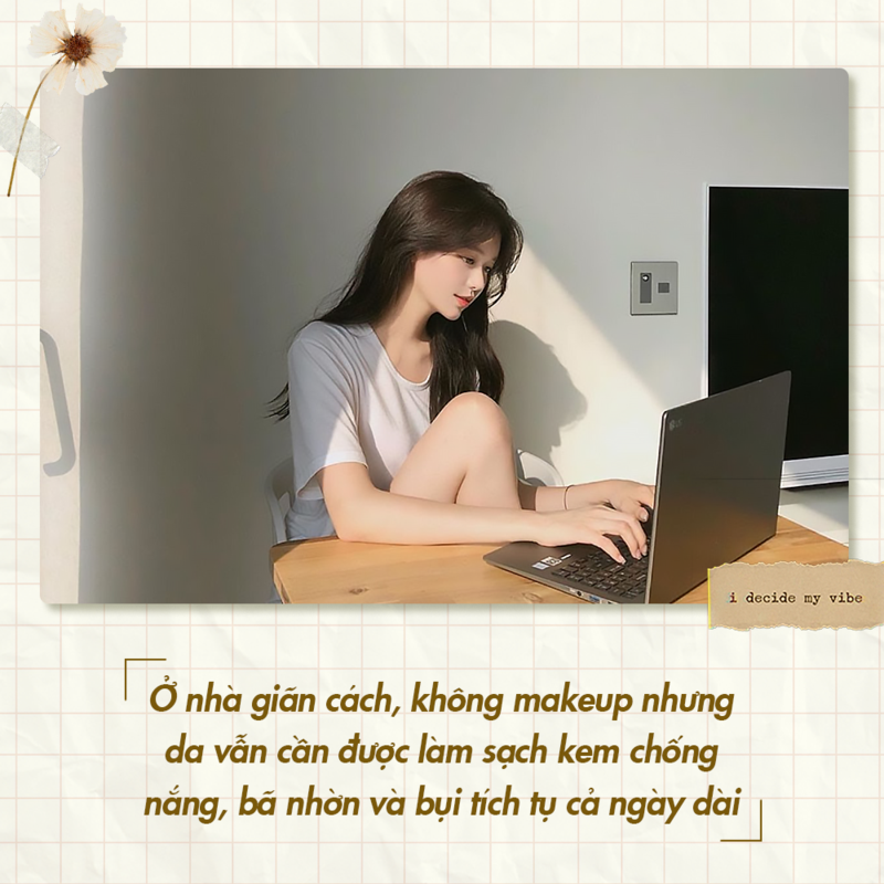 Bài viết về việc chăm sóc da mùa dịch, nhấn mạnh rằng dù không trang điểm vẫn cần làm sạch da, và giới thiệu sáp tẩy trang lành tính cùng các nguyên liệu như okame super fruit và the auragins.