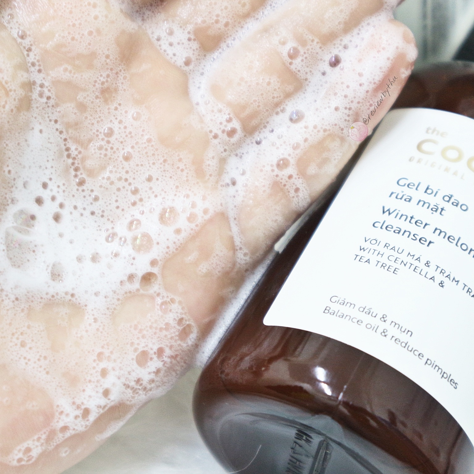 Gel rửa mặt Cocoon bí đao với chiết xuất từ thực vật giúp giảm dầu và trị mụn hiệu quả, sản phẩm thuần chay "made in Vietnam" đang được yêu thích. Khám phá công dụng cùng reviewmypham.