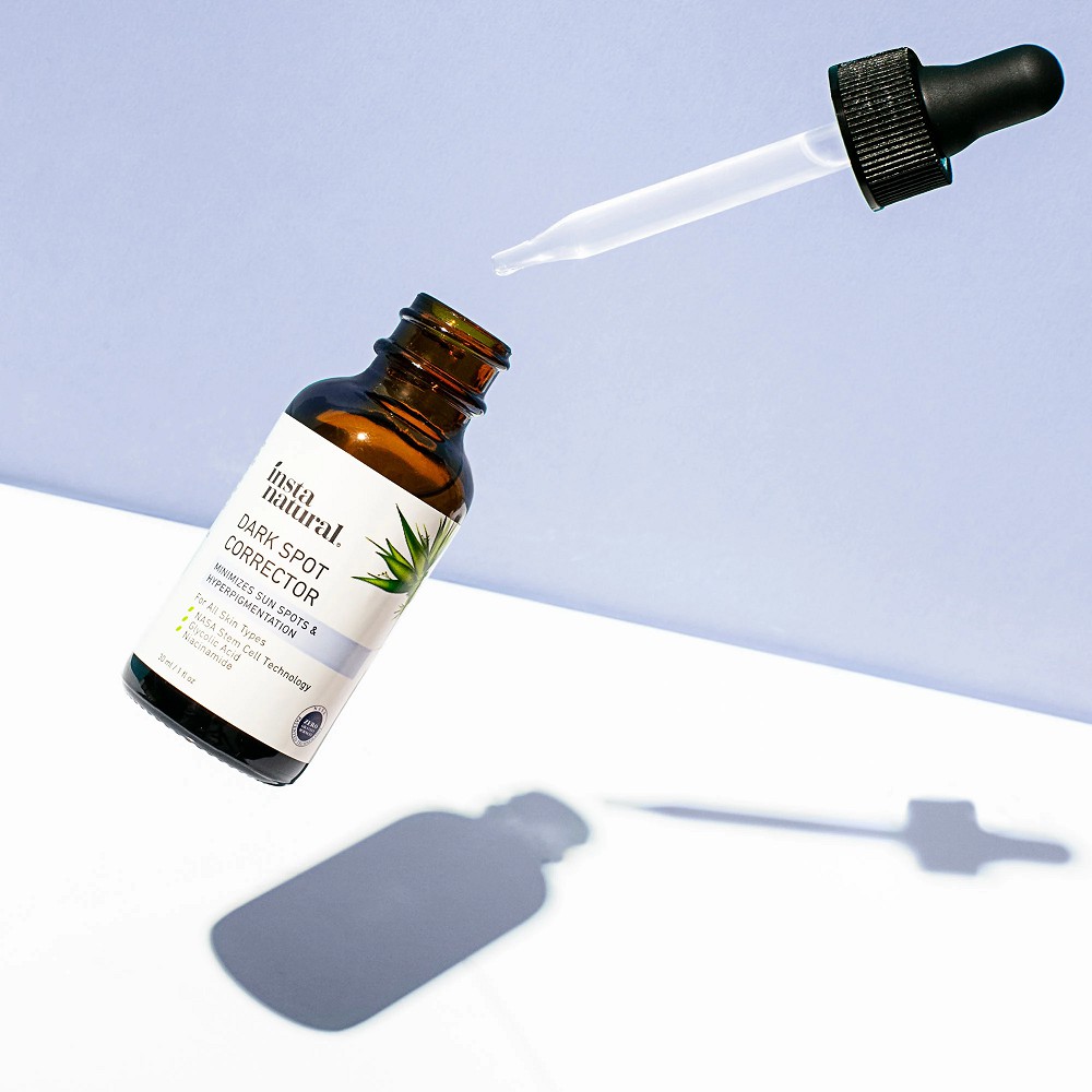 Review serum Instanatural Dark Spot Corrector, sản phẩm giúp sáng da, mờ thâm hiệu quả trong 2 tuần. Tinh chất nhỏ gọn, nhưng mạnh mẽ trong việc đánh bay vết thâm cũ cứng đầu, trải nghiệm tuyệt vời cho làn da.