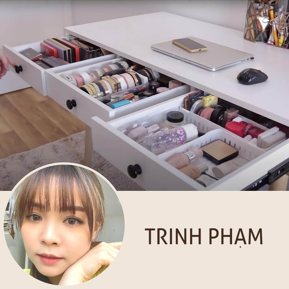 Khám phá góc mỹ phẩm được tổ chức gọn gàng của beauty blogger Trịnh Phạm, từ các sản phẩm trang điểm đến skincare, mang đến cảm hứng cho những ai yêu thích giao diện tối giản, đầy phong cách.