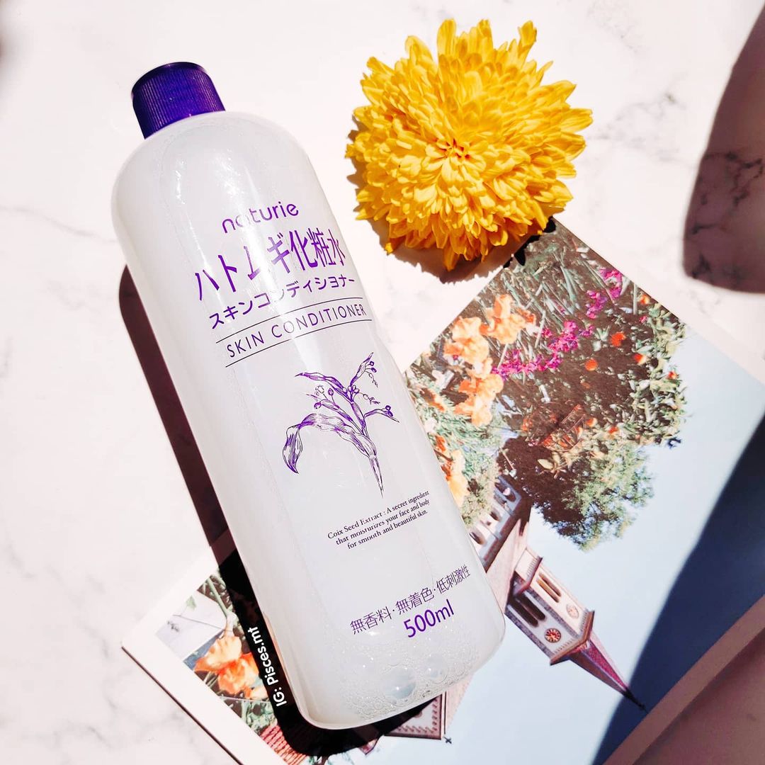 Review Naturie Skin Conditioner Toner: chưa tới 200k mà tận 500ml, tha hồ đắp lotion-mask không sợ hao. Sản phẩm toner cấp ẩm, được khuyên dùng trong mùa dịch.